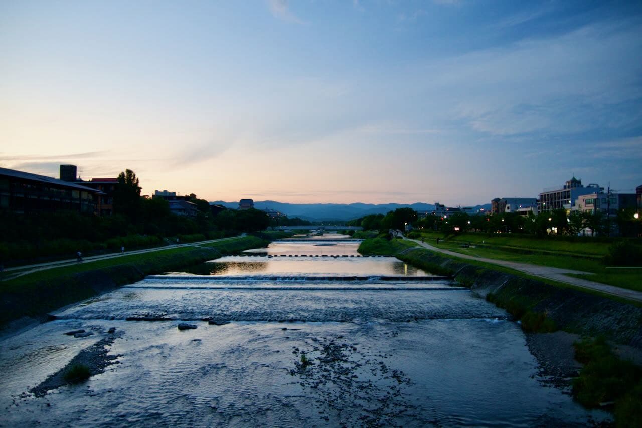 夕暮れの鴨川